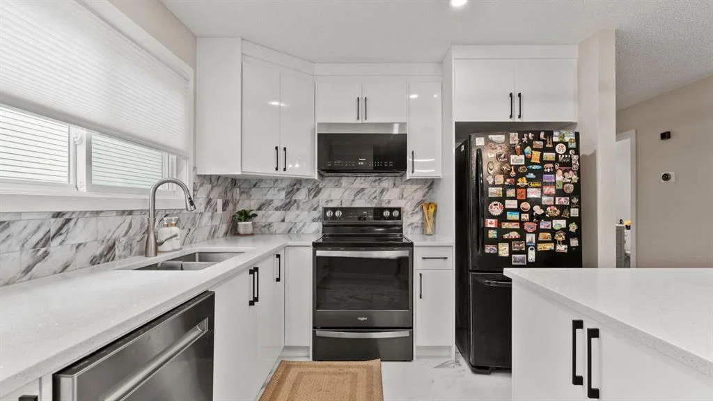 2416 Woodview Drive SW, Calgary — photo 4 of 27