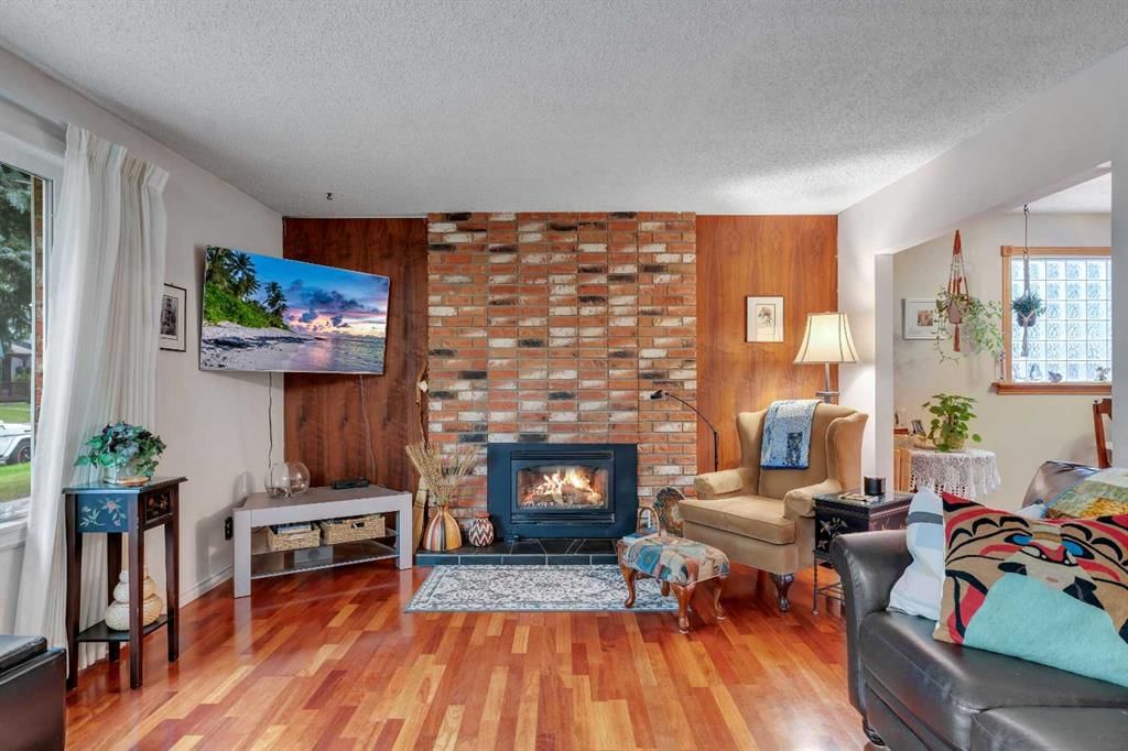 4623 31 Avenue NE, Calgary — photo 3 of 44