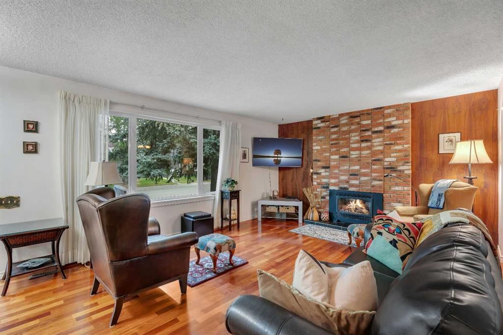 4623 31 Avenue NE, Calgary — photo 4 of 44