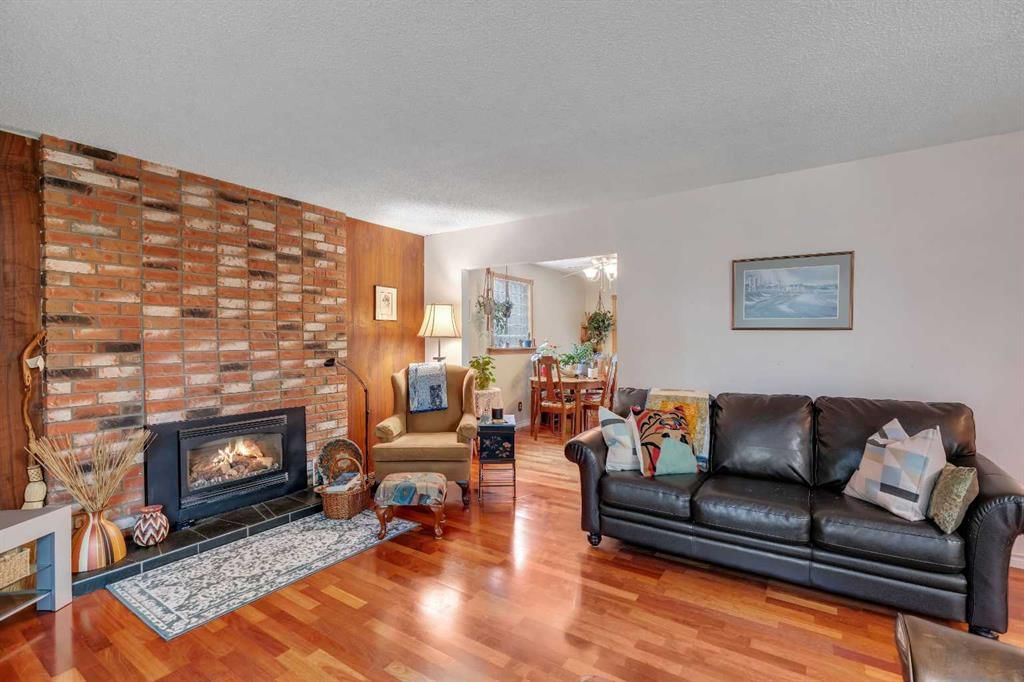 4623 31 Avenue NE, Calgary — photo 5 of 44