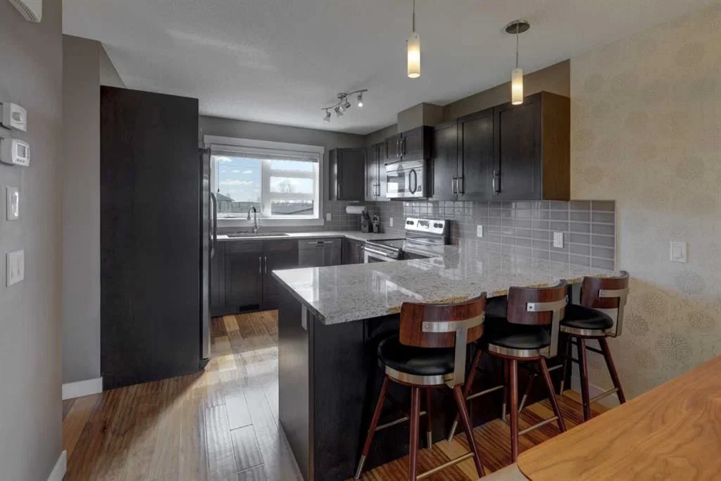 208 Covecreek Circle NE, Calgary — photo 5 of 39