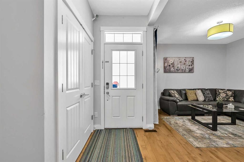 172 Sherwood Square NW, Calgary — photo 3 of 50