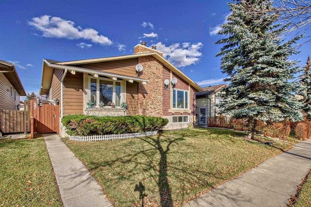 39 Bermuda Drive, Calgary — photo 2 of 43