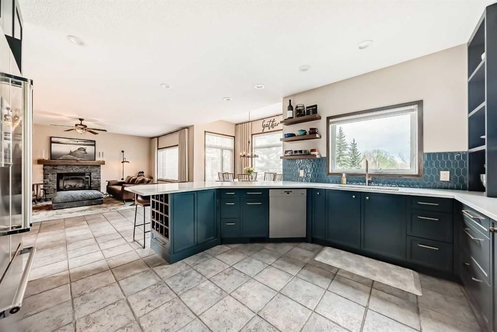 1416 Strathcona Drive SW, Calgary — photo 3 of 48