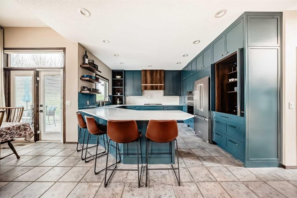 1416 Strathcona Drive SW, Calgary — photo 4 of 48
