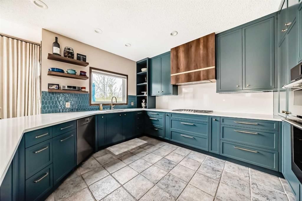 1416 Strathcona Drive SW, Calgary — photo 5 of 48