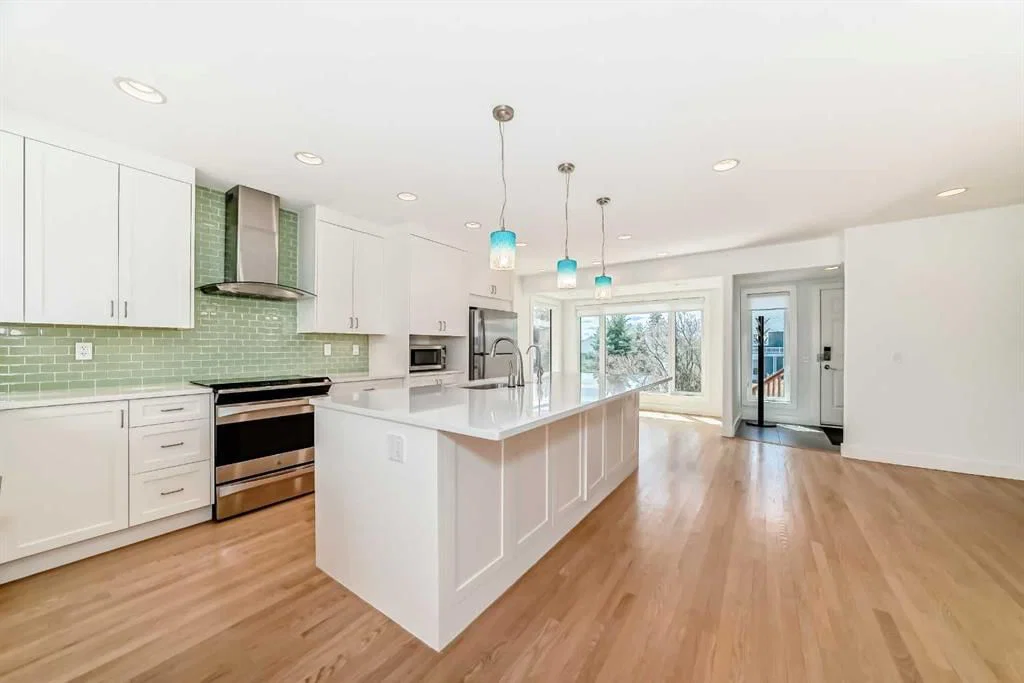 2832 11 Avenue NW, Calgary — photo 3 of 49