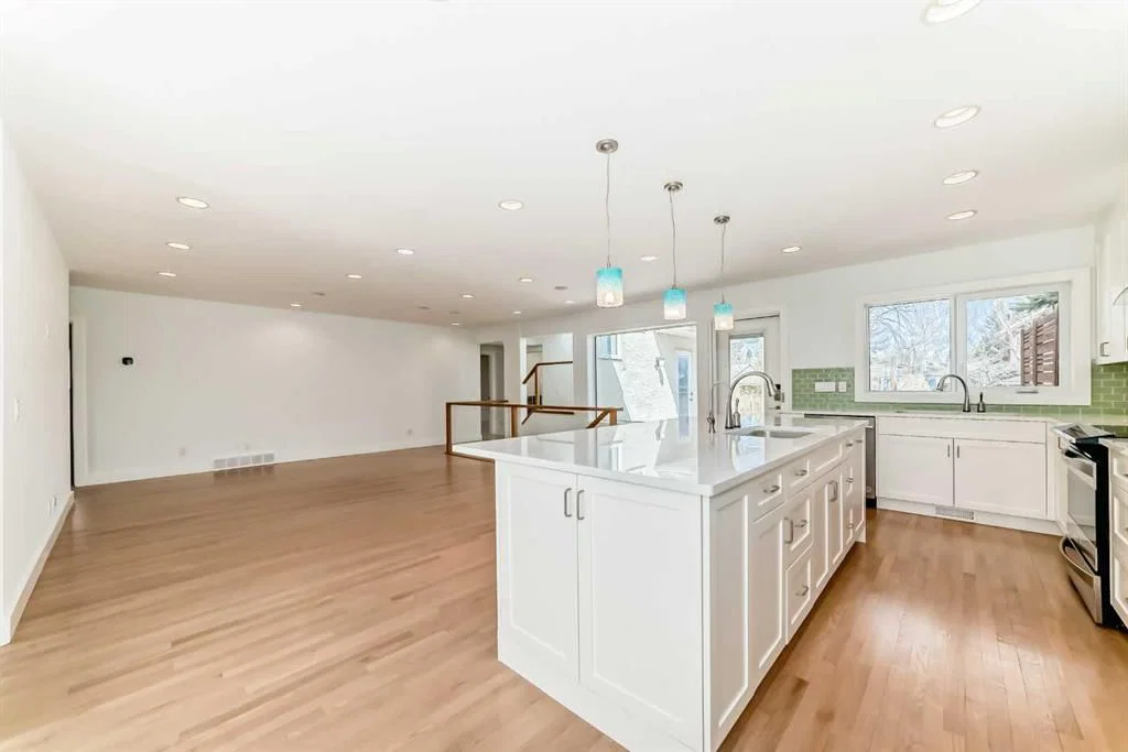 2832 11 Avenue NW, Calgary — photo 5 of 49