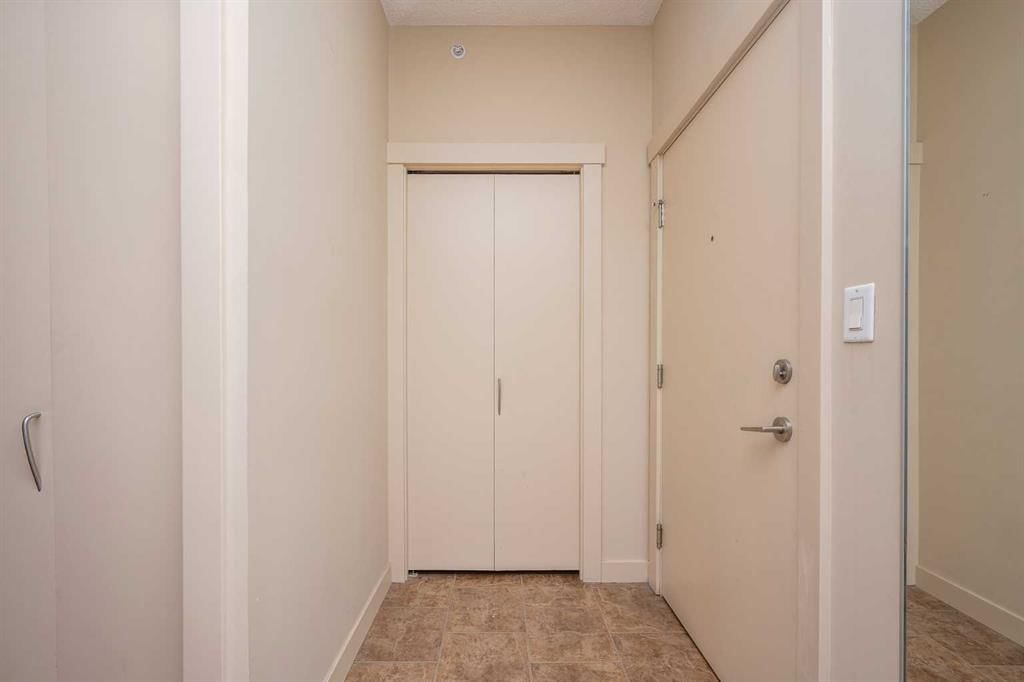 2001, 8710 Horton Road SW, Calgary — photo 3 of 18