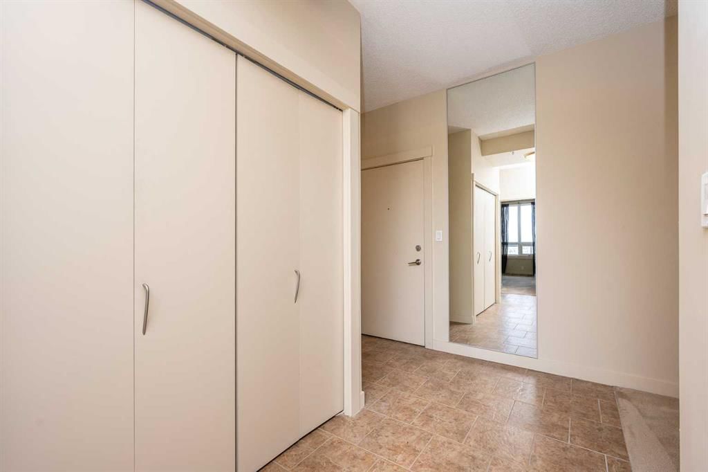 2001, 8710 Horton Road SW, Calgary — photo 4 of 18