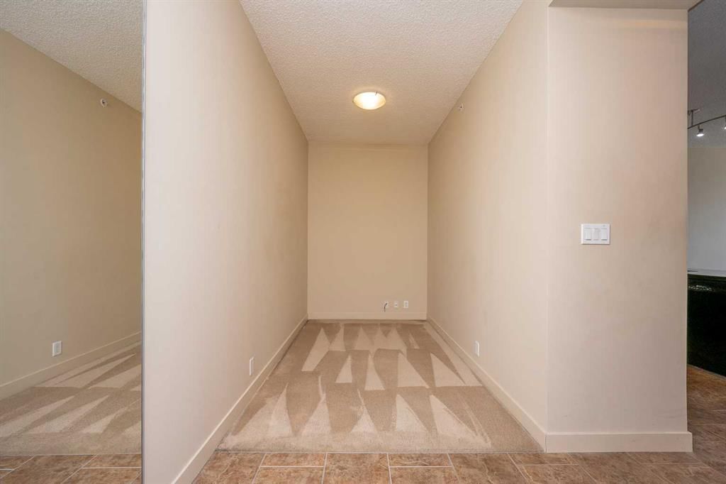 2001, 8710 Horton Road SW, Calgary — photo 5 of 18
