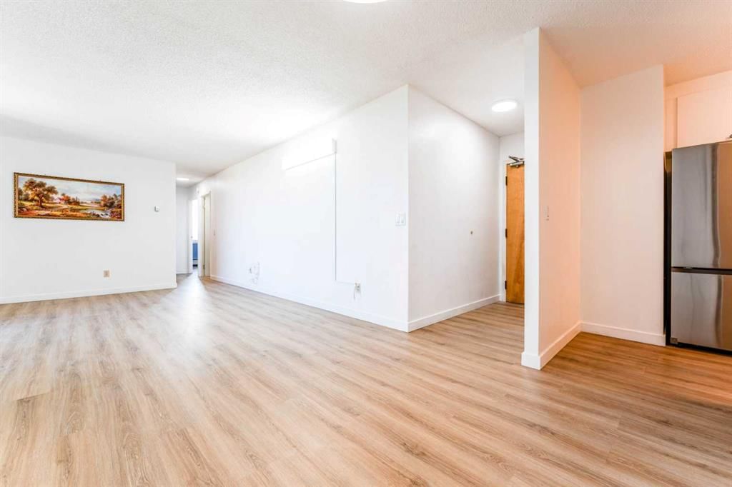 802, 4944 Dalton Drive NW, Calgary — photo 3 of 46