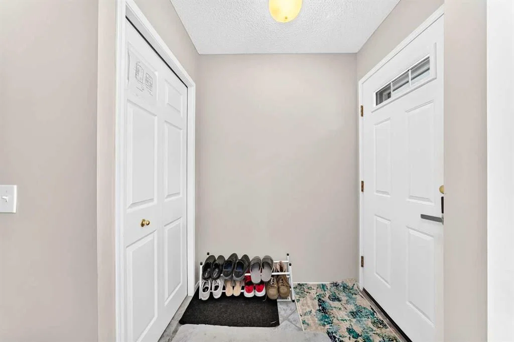 7212 Sierra Morena Boulevard SW, Calgary — photo 2 of 49