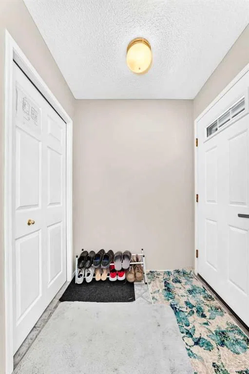 7212 Sierra Morena Boulevard SW, Calgary — photo 3 of 49