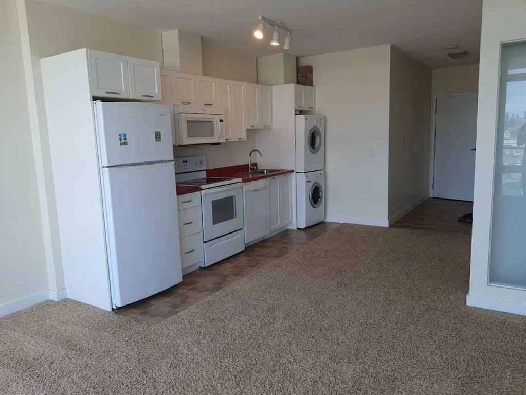 404, 3820 Brentwood Road NW, Calgary — photo 2 of 9