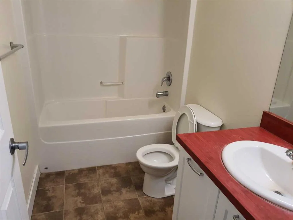 404, 3820 Brentwood Road NW, Calgary — photo 4 of 9