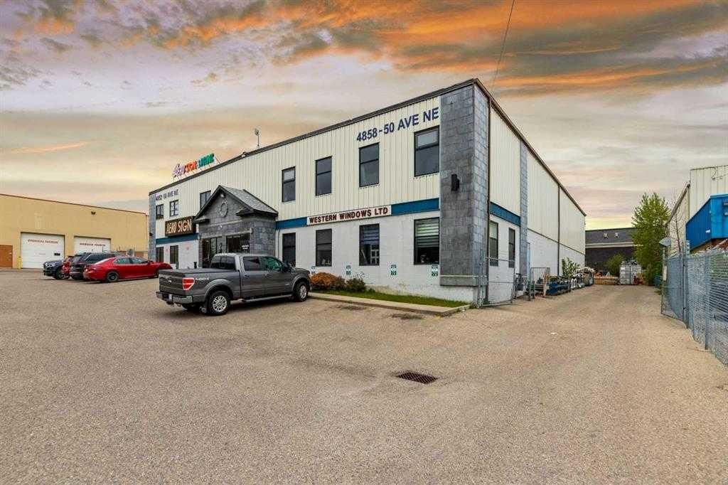 4852 50 Avenue NE, Calgary — photo 3 of 28