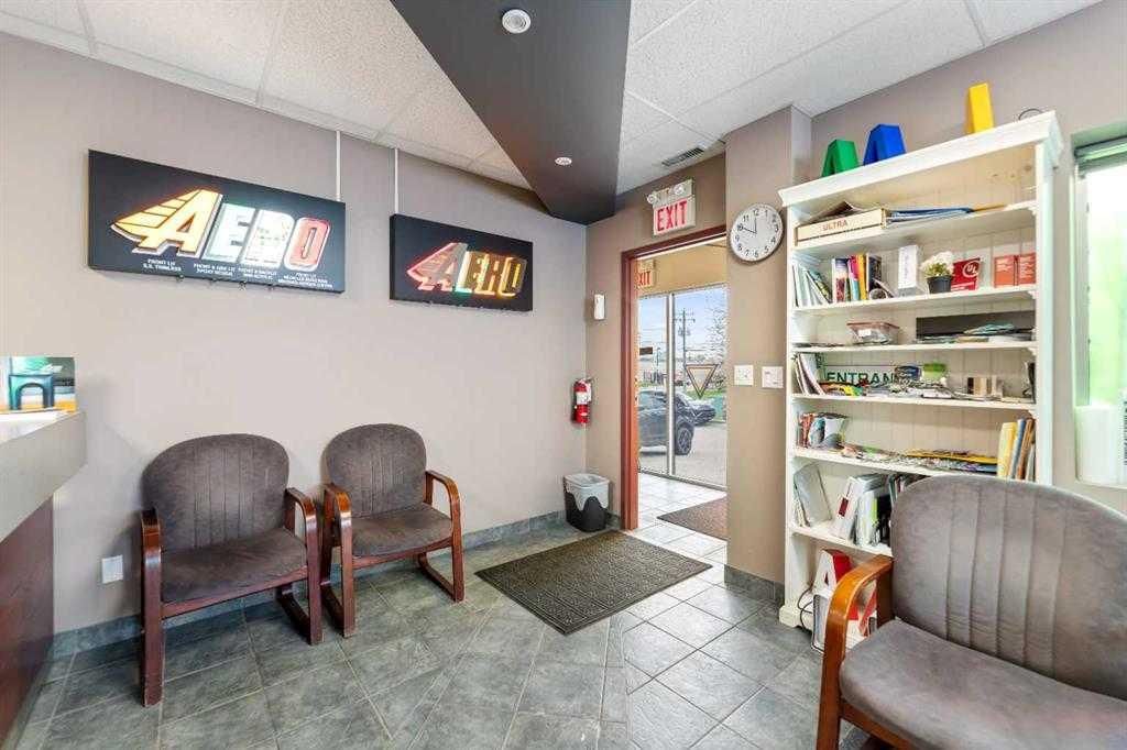 4852 50 Avenue NE, Calgary — photo 4 of 28