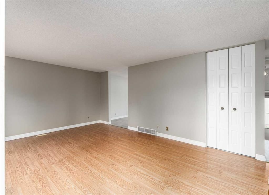 115 Ogden Way SE, Calgary — photo 3 of 36