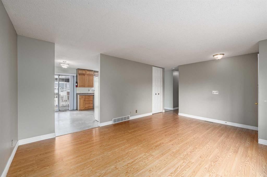 115 Ogden Way SE, Calgary — photo 5 of 36