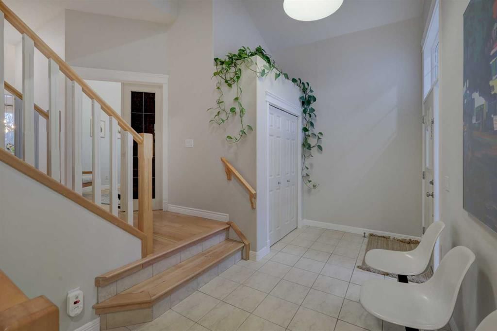 57 Discovery Ridge Hill SW, Calgary — photo 2 of 28