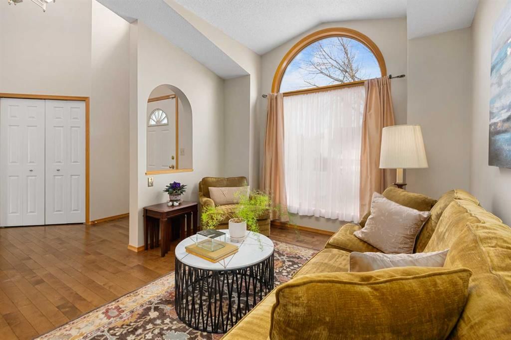 27 Hawkstone Close NW, Calgary — photo 3 of 46