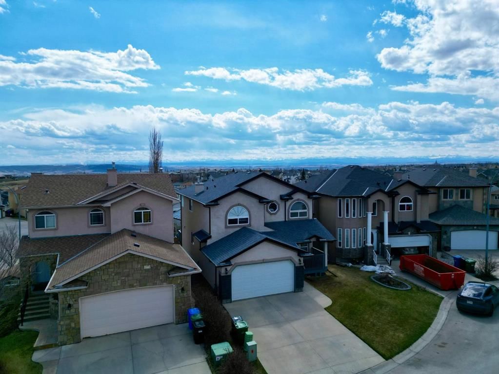 37 Royal Birch Close NW, Calgary — photo 3 of 41