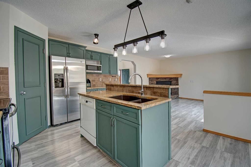 96 Cranfield Park SE, Calgary — photo 2 of 36