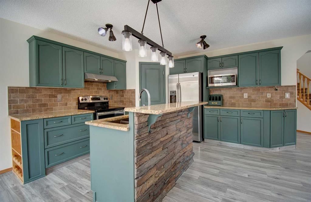 96 Cranfield Park SE, Calgary — photo 3 of 36