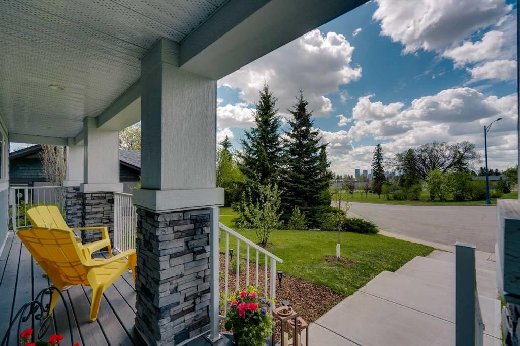 37 Highwood Place NW, Calgary — photo 3 of 50