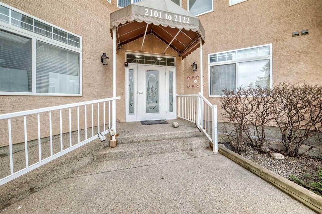 2122, Patterson View SW, Calgary — photo 3 of 43