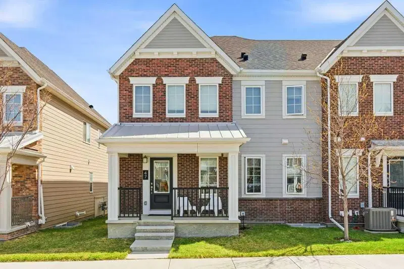 47 Yorkville Boulevard SW, Calgary — main listing photo