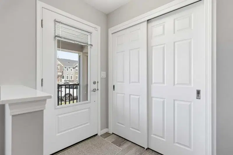47 Yorkville Boulevard SW, Calgary — photo 3 of 50