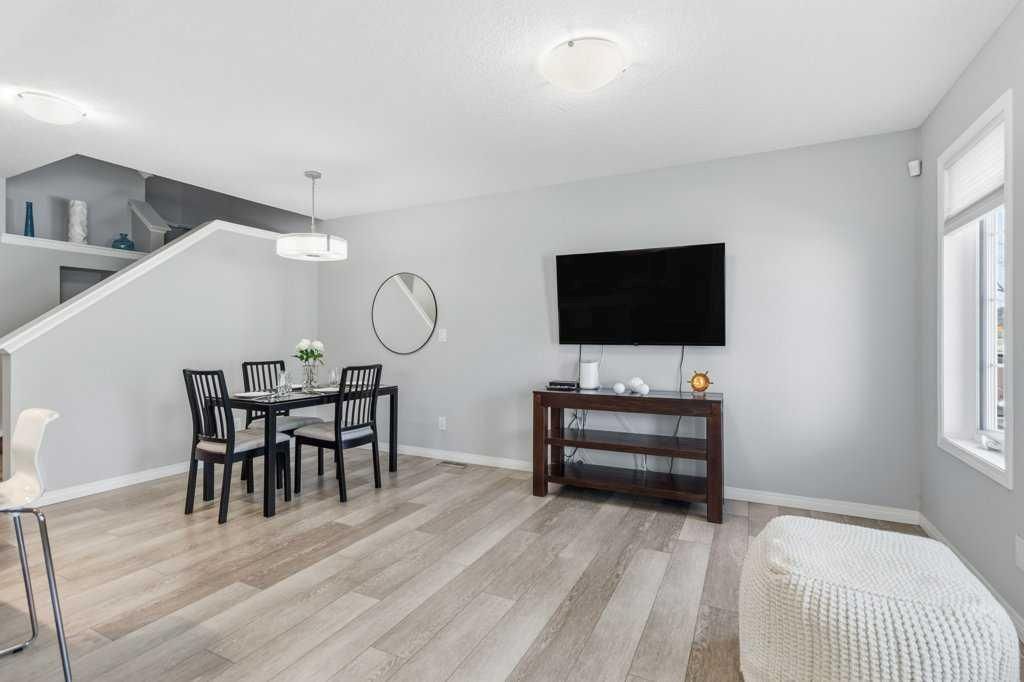 47 Yorkville Boulevard SW, Calgary — photo 5 of 50
