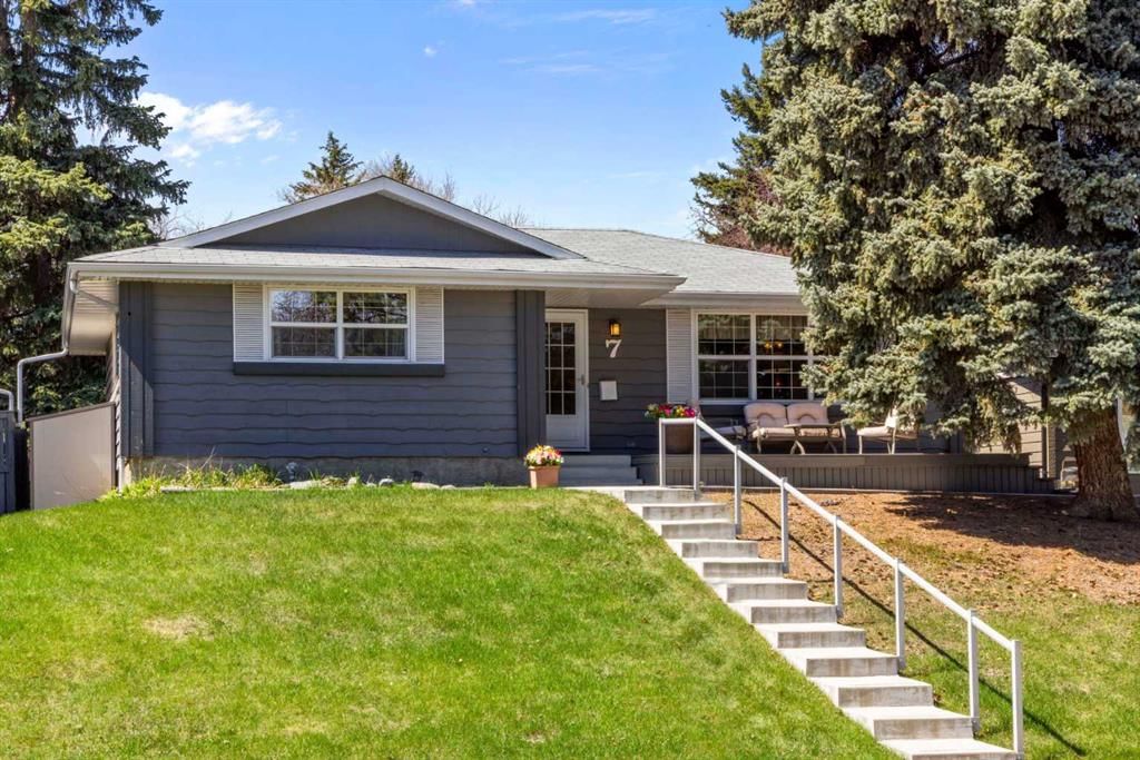 7 Canna Bay SW, Calgary — main listing photo