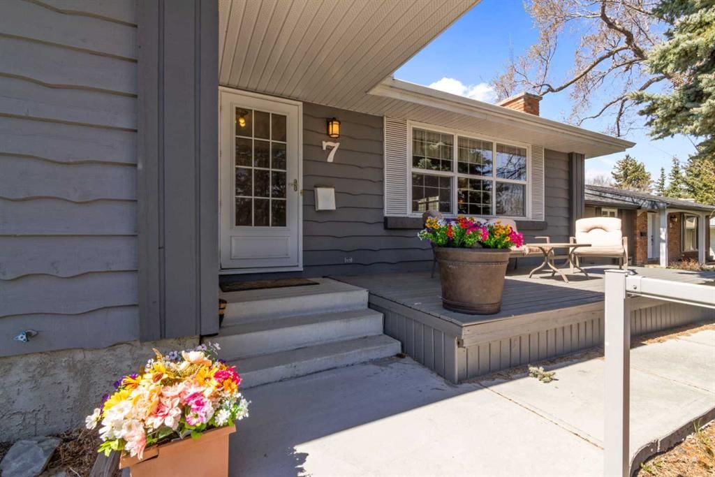 7 Canna Bay SW, Calgary — photo 3 of 45