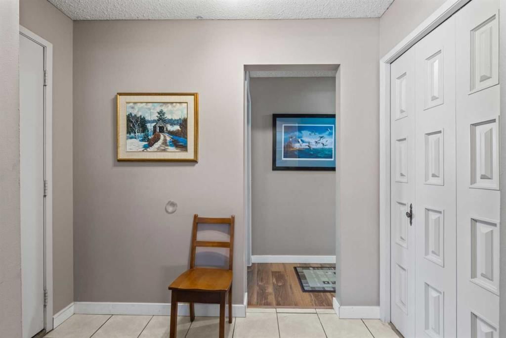 7 Canna Bay SW, Calgary — photo 5 of 45