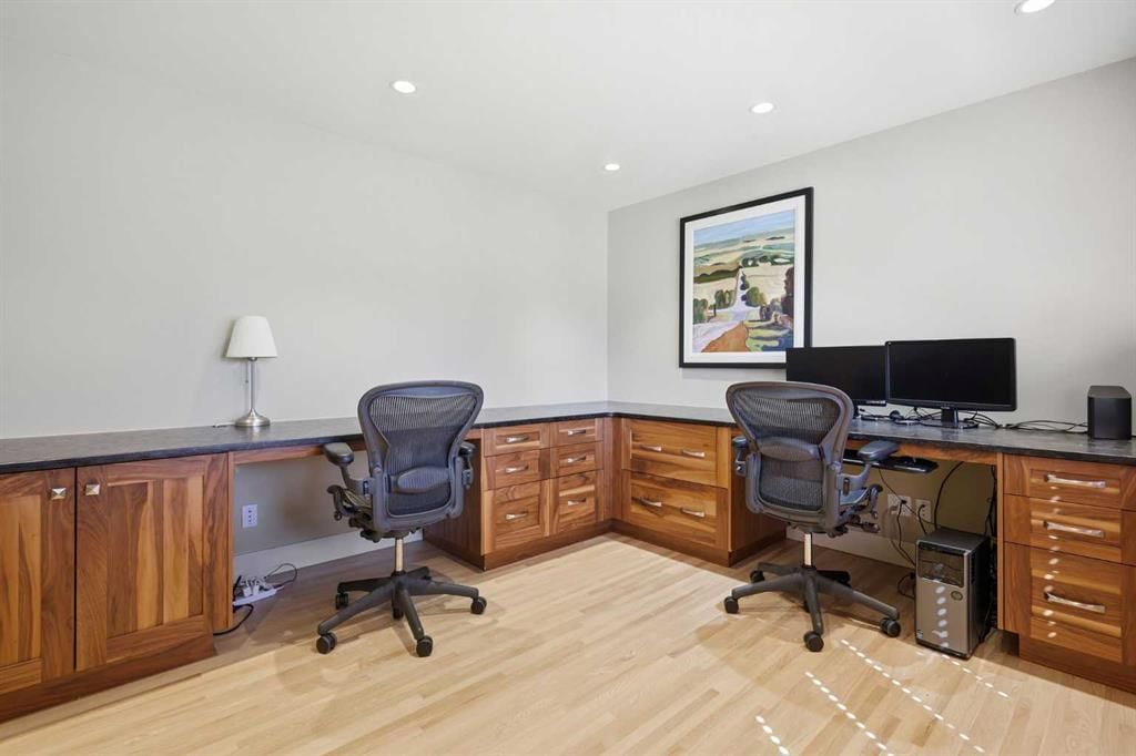 7315 Kelsey Place SW, Calgary — photo 4 of 50