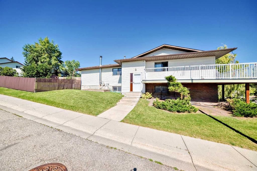 131 Ranchlands Court NW, Calgary — photo 2 of 46