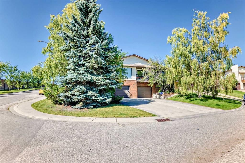 131 Ranchlands Court NW, Calgary — photo 3 of 46