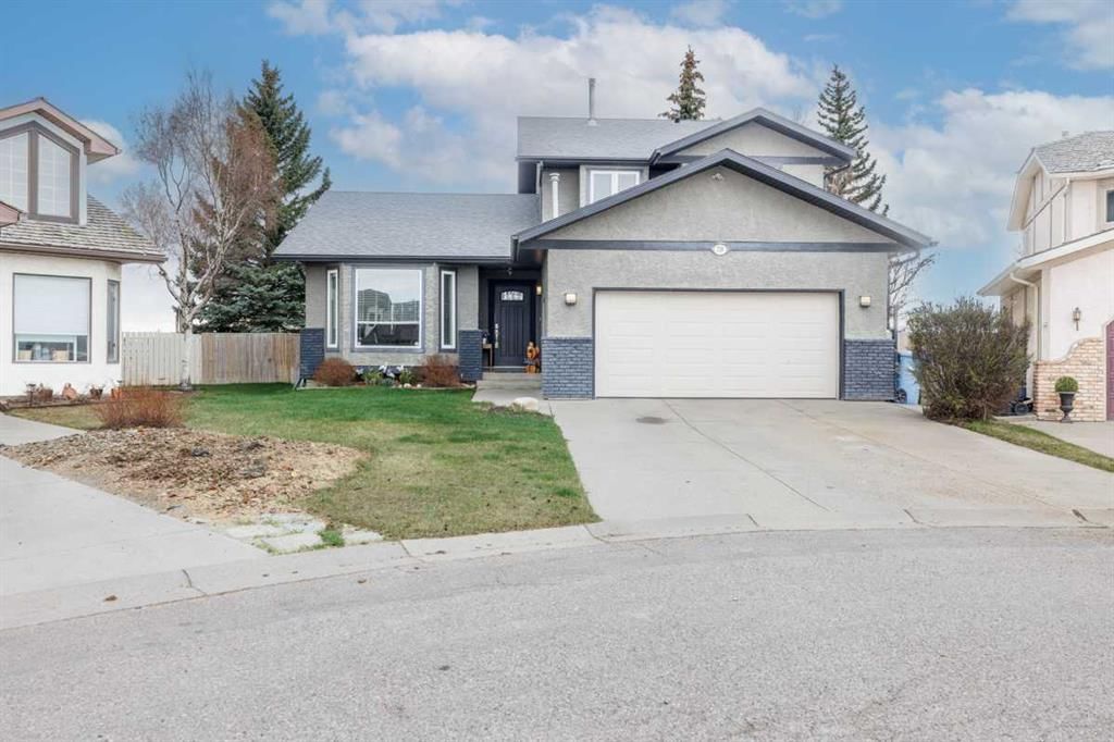 228 Wood Valley Bay SW, Calgary — main listing photo