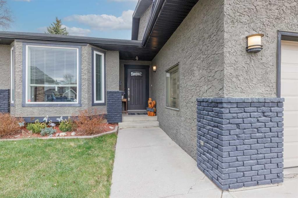 228 Wood Valley Bay SW, Calgary — photo 4 of 43