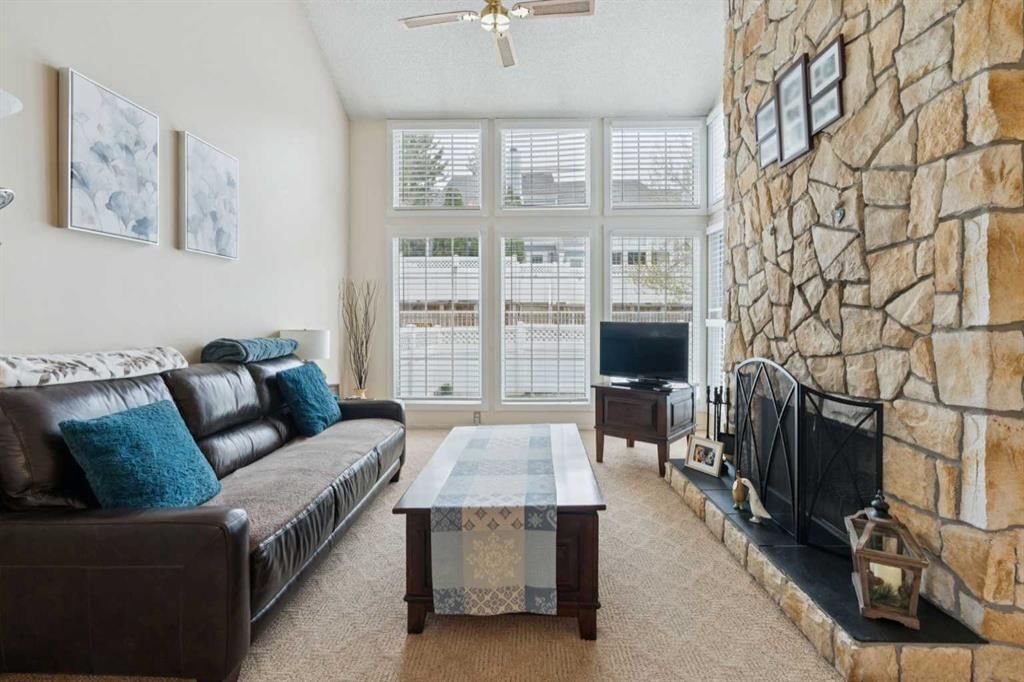 38, 28 Berwick Crescent NW, Calgary — photo 4 of 25