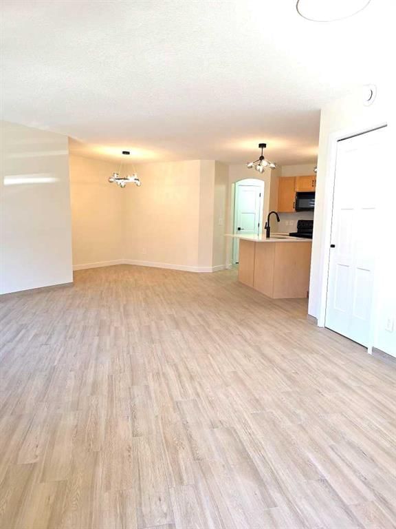 104, 4 Everridge Square SW, Calgary — photo 5 of 26