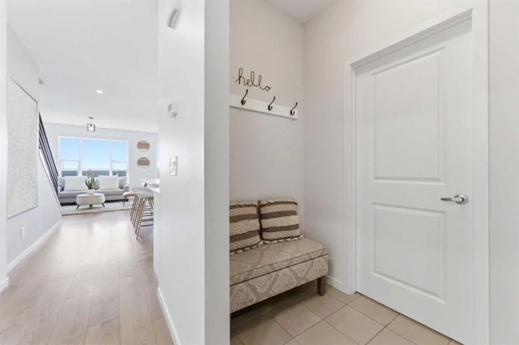 912 Seton Circle SE, Calgary — photo 4 of 40