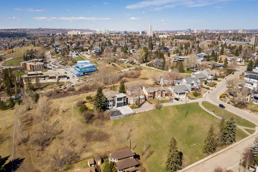 1115 16A Street NW, Calgary — photo 4 of 44