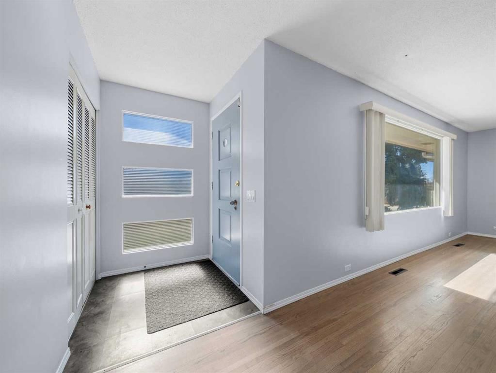 5123 Bulyea Road NW, Calgary — photo 3 of 46