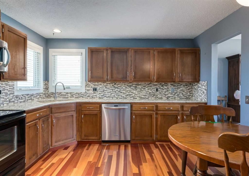 223 Cedarwood Road SW, Calgary — photo 5 of 32