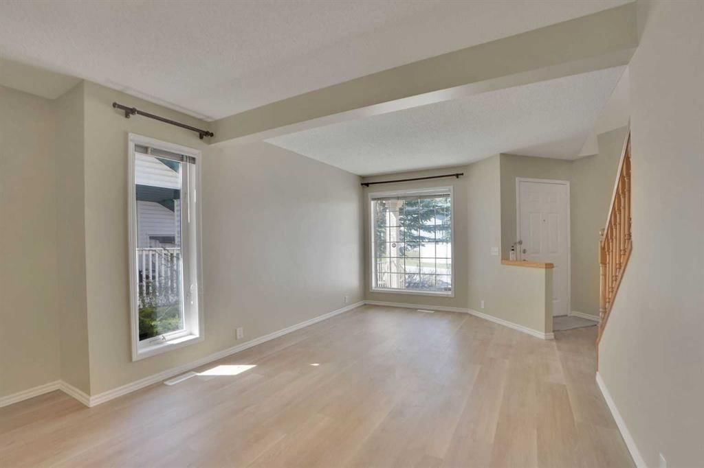 6 Somerset Close SW, Calgary — photo 4 of 36