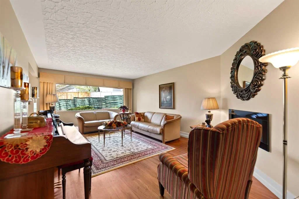 55 Kelvin Place SW, Calgary — photo 5 of 50